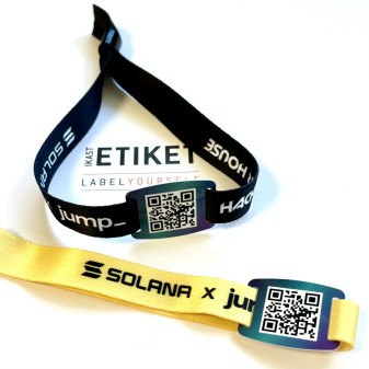 Bracelet de festival avec code QR