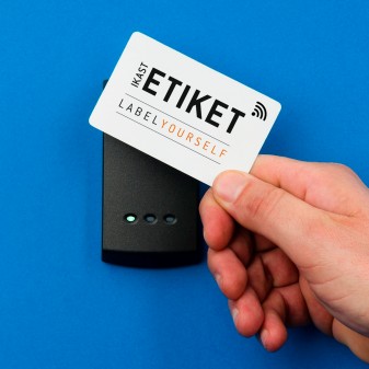 Cartes en plastique avec étiquettes RFID ou NFC à un prix avantageux - achetez-les ici