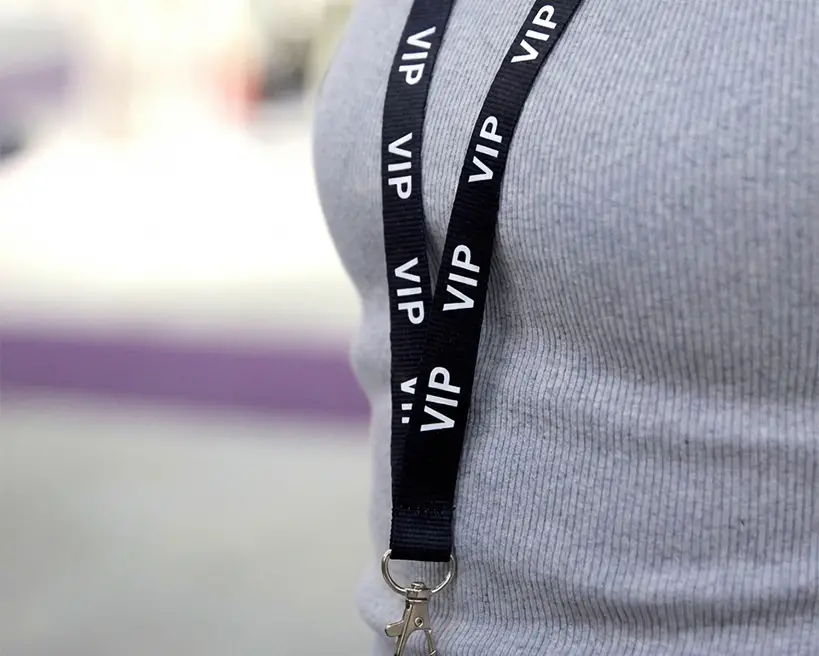 Cordon porte-badge en stock