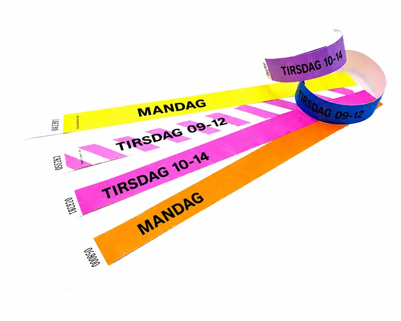 Bracelets en papier avec texte