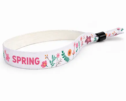 Bracelets de festival avec des fleurs