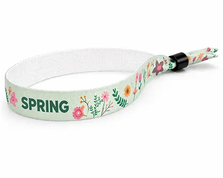 Bracelets de festival avec des fleurs dans des tons verts