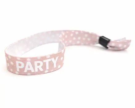 Bracelets de festival roses à pois