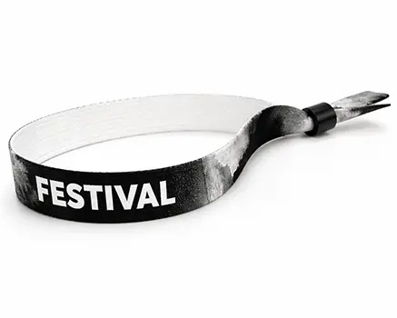 Bracelets de festival tie-dye noirs