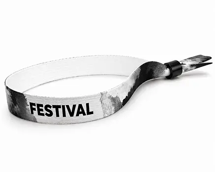 Bracelets de festival tie-dye blancs